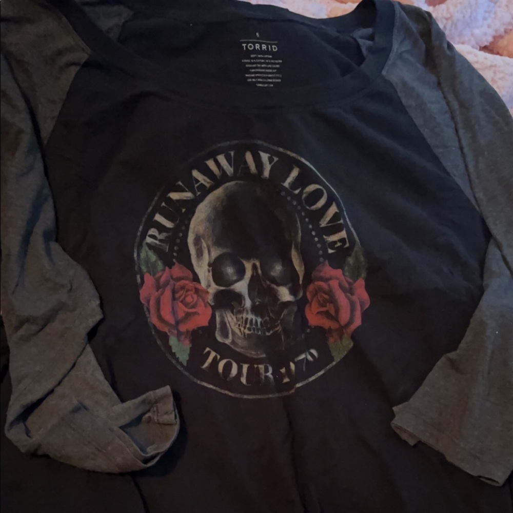 Torrid Runaway Love Tour Raglan Tee Size 5